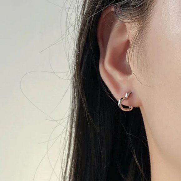 Jewelry - NEW 925 Sterling Silver Simple Heart Earrings